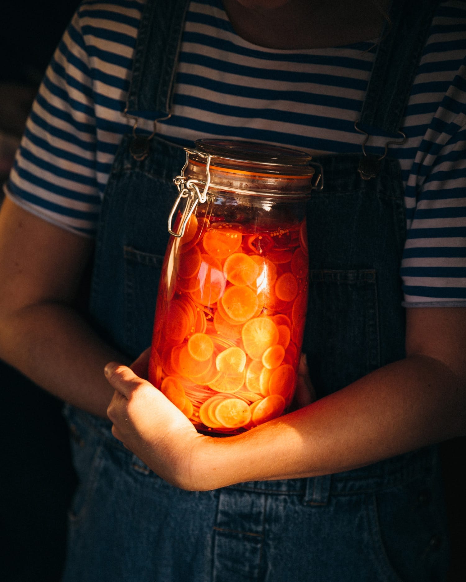 food can be stored long term in a glass jar